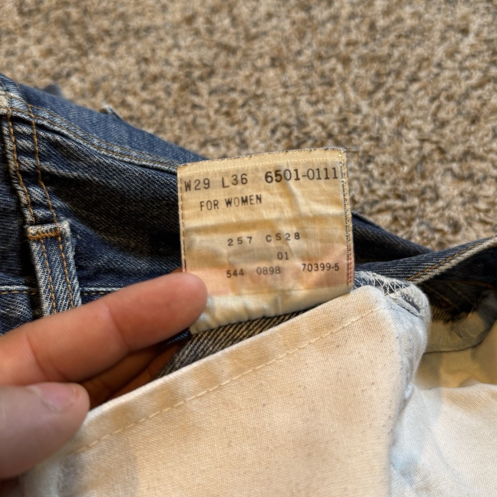 Vintage Levi's 501xx Made in USA Women's Distressing Size 29x36 Fit 27x28 Blue - Picture 12 of 12